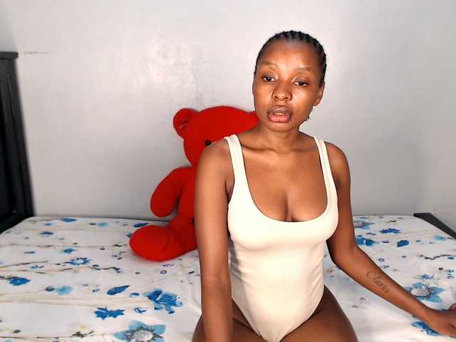 Veecatch's BongaCams show and profile