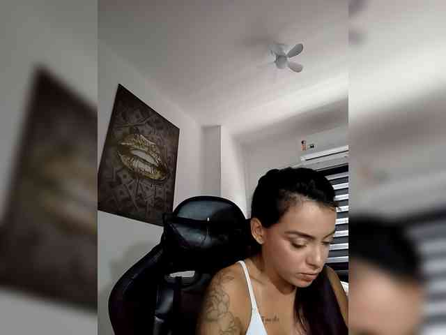 SrtaJhenny webcam