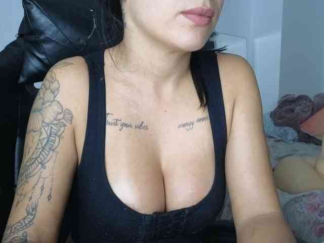 SrtaJhenny webcam