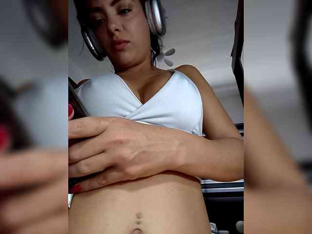 SrtaJhenny webcam