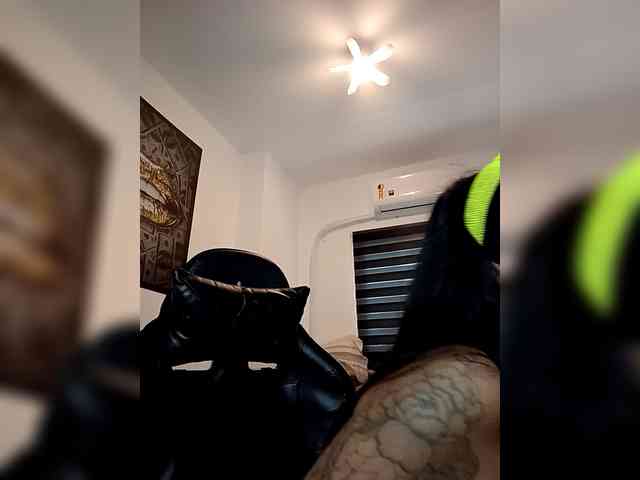 SrtaJhenny webcam