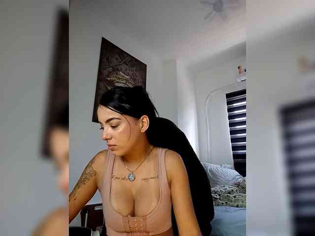 SrtaJhenny webcam