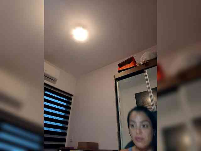 SrtaJhenny webcam