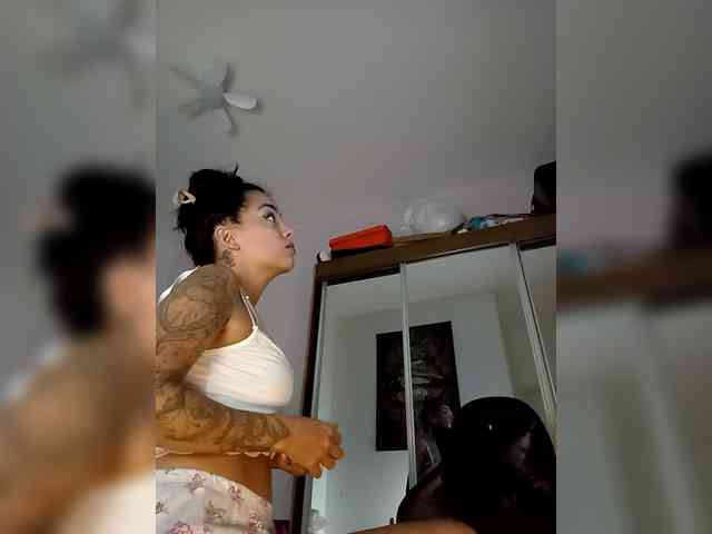 SrtaJhenny webcam