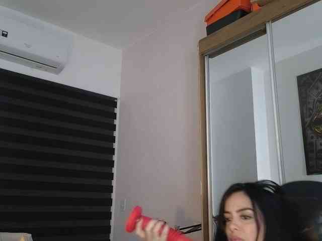 Модель: SrtaJhenny