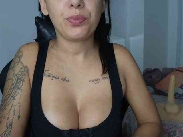 SrtaJhenny webcam