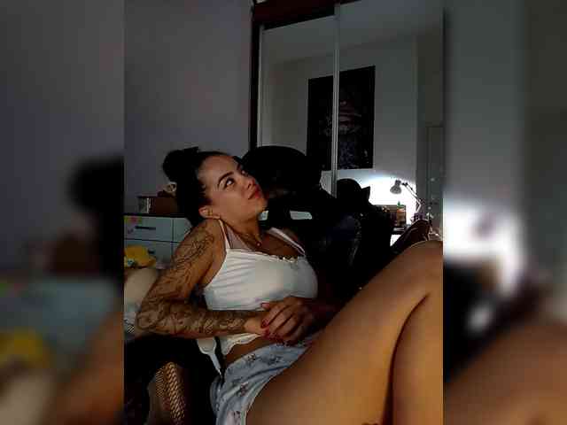 SrtaJhenny webcam