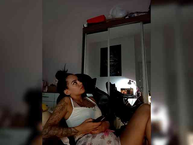 SrtaJhenny webcam