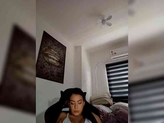 SrtaJhenny webcam