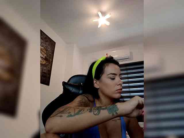 SrtaJhenny webcam