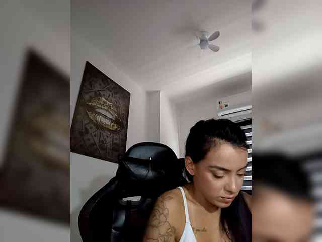 SrtaJhenny webcam