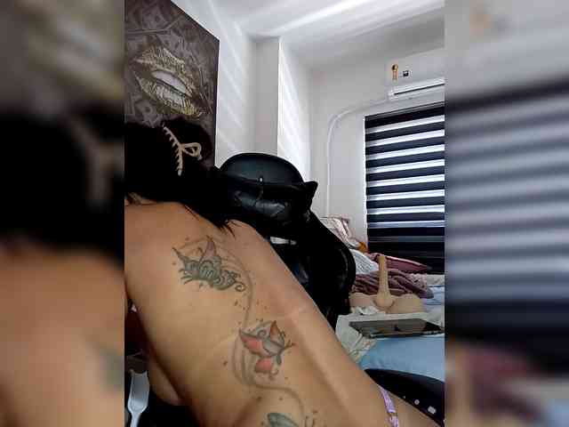 SrtaJhenny webcam