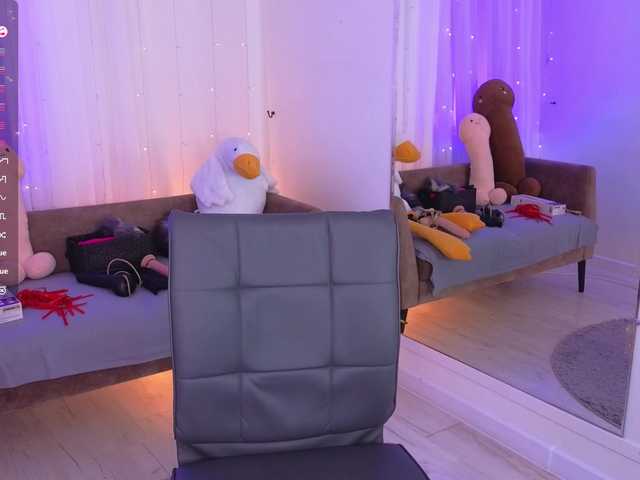 MiraFalls's BongaCams show and profile