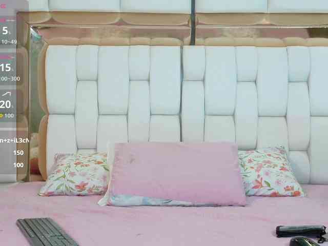 innocenthazel Live Webcam on BongaCams