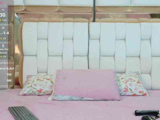 innocenthazel Live Webcam on BongaCams