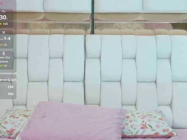 innocenthazel Live Webcam on BongaCams