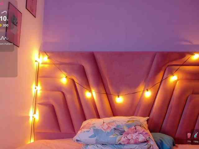 innocenthazel Live Webcam on BongaCams