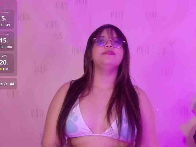 innocenthazel Live Webcam on BongaCams