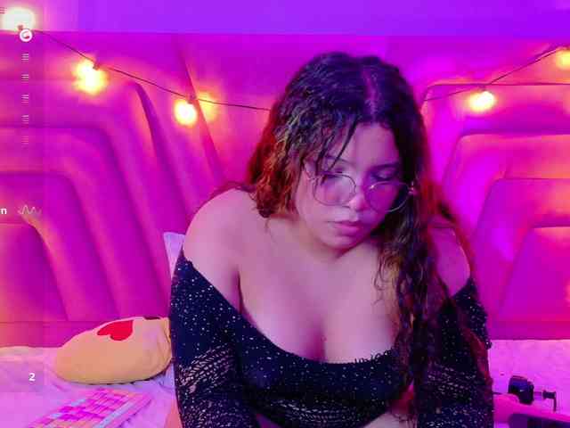 innocenthazel Live Webcam on BongaCams