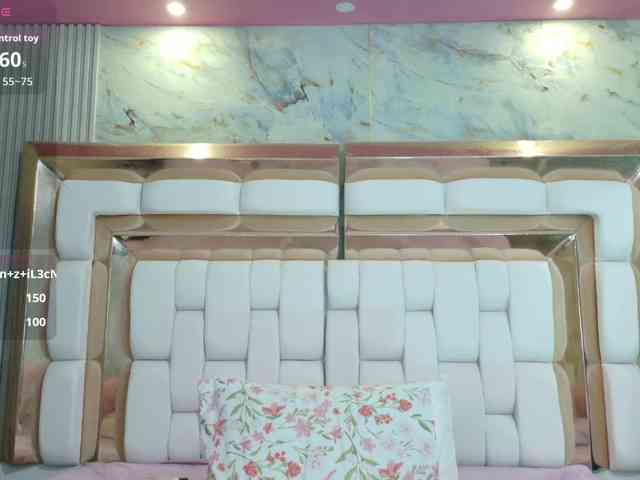 innocenthazel Live Webcam on BongaCams