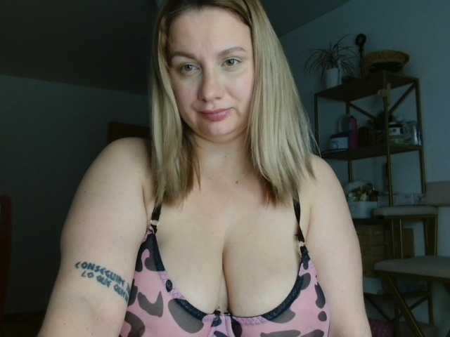 AvroraLove96 from BongaCams
