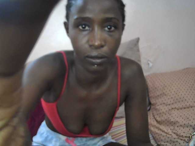 Pettite-Diofa's BongaCams show and profile