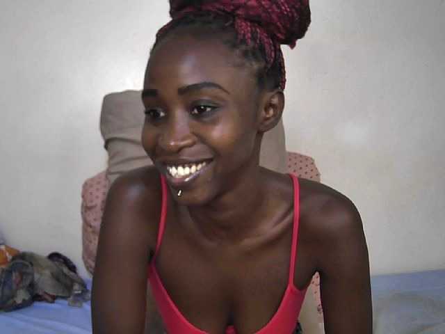 Pettite-Diofa's BongaCams show and profile