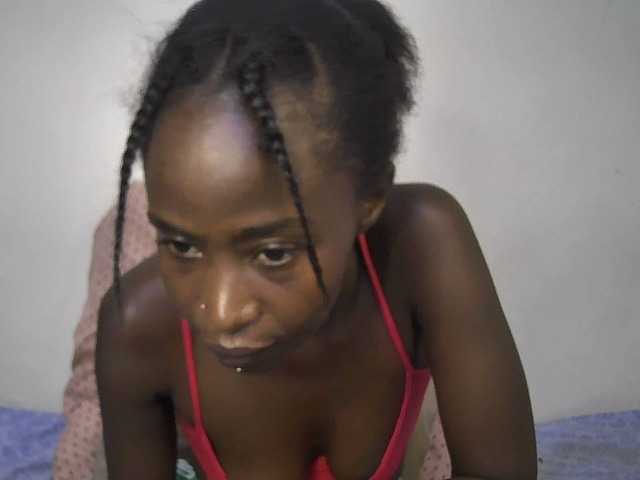 Pettite-Diofa's BongaCams show and profile