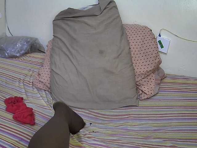 Pettite-Diofa's BongaCams show and profile