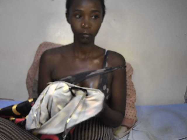 Pettite-Diofa's BongaCams show and profile