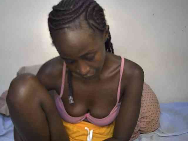 Pettite-Diofa Live Webcam on BongaCams