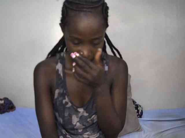 Pettite-Diofa Live Webcam on BongaCams