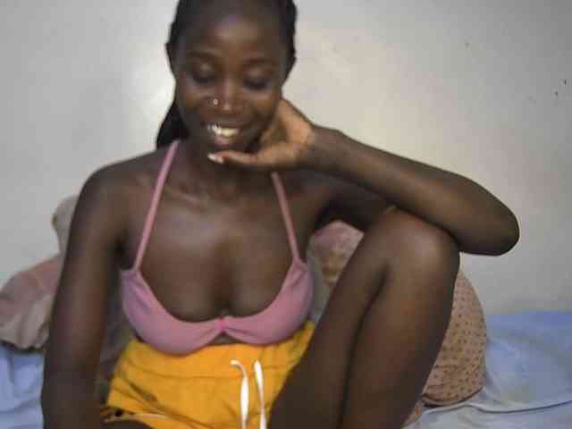 Pettite-Diofa Live Webcam on BongaCams