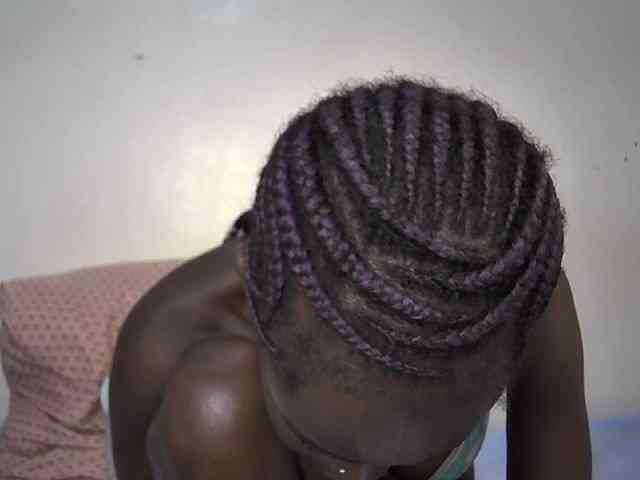 Pettite-Diofa Live Webcam on BongaCams