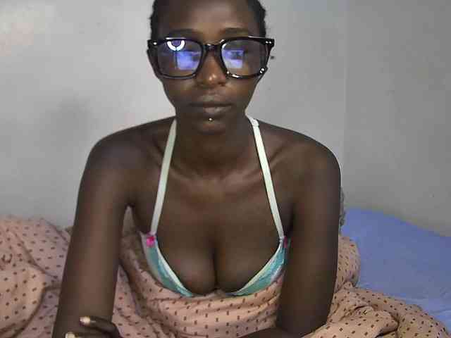 Pettite-Diofa Live Webcam on BongaCams