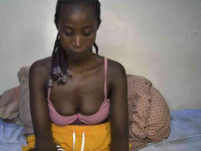 Pettite-Diofa Live Webcam on BongaCams