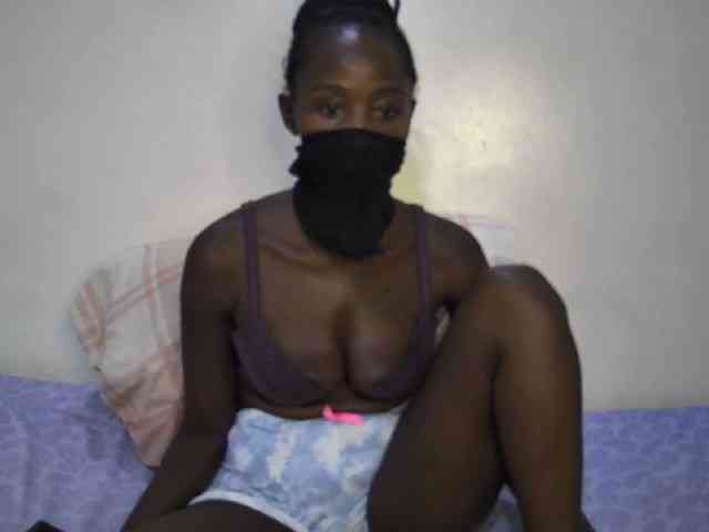 Pettite-Diofa Live Webcam on BongaCams