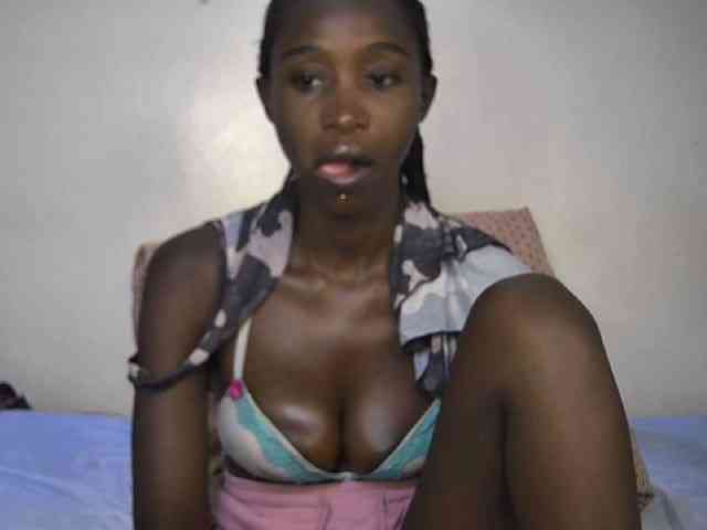 Pettite-Diofa Live Webcam on BongaCams