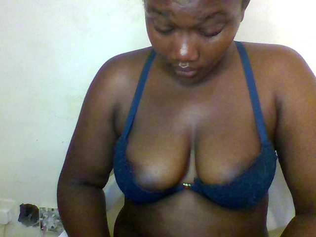 Ebonywaffle's BongaCams show and profile