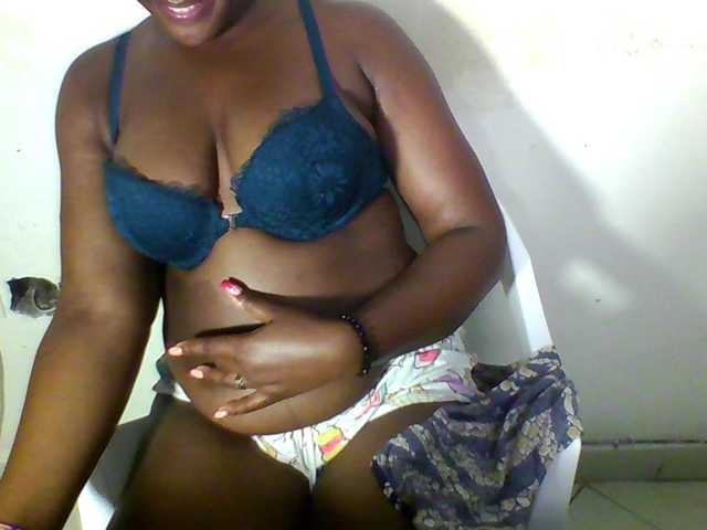 Ebonywaffle's BongaCams show and profile