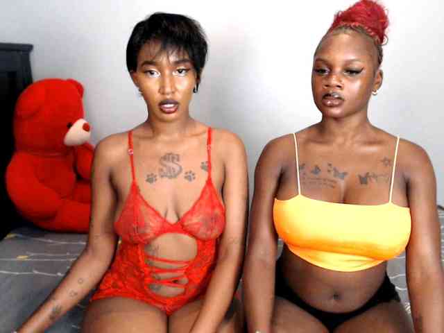 MidnightBloom webcam