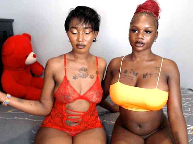 MidnightBloom webcam