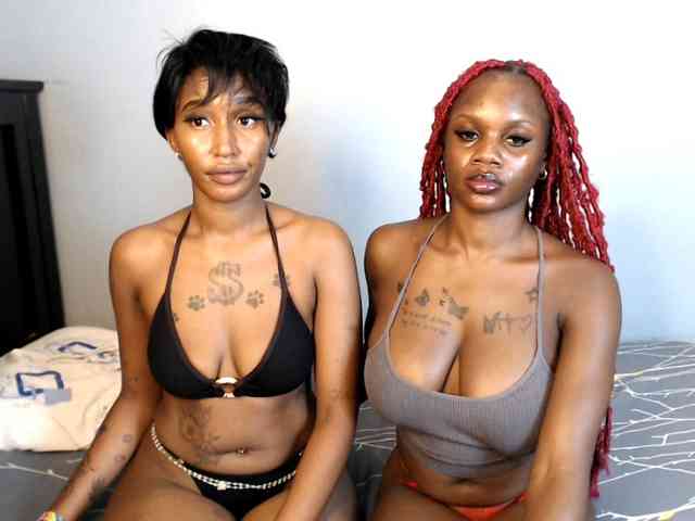 MidnightBloom webcam