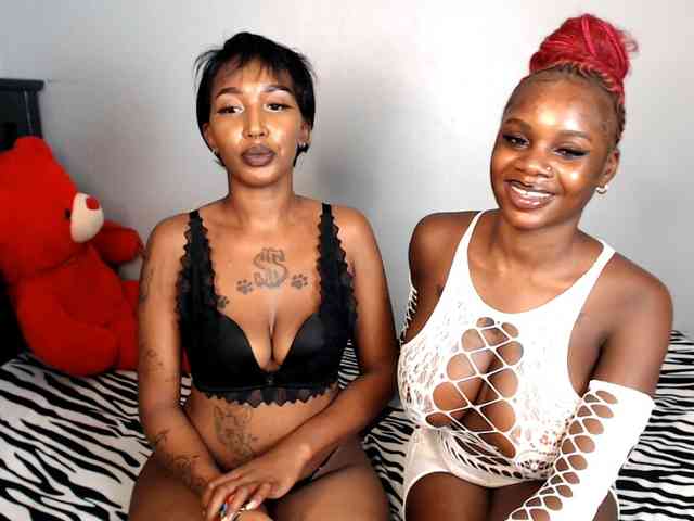 MidnightBloom webcam