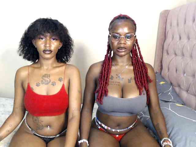 MidnightBloom webcam