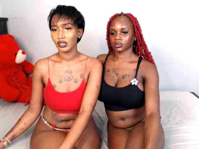 MidnightBloom webcam