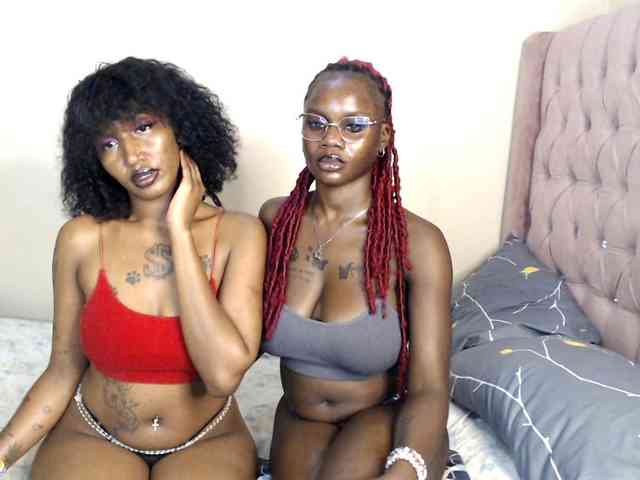 MidnightBloom webcam