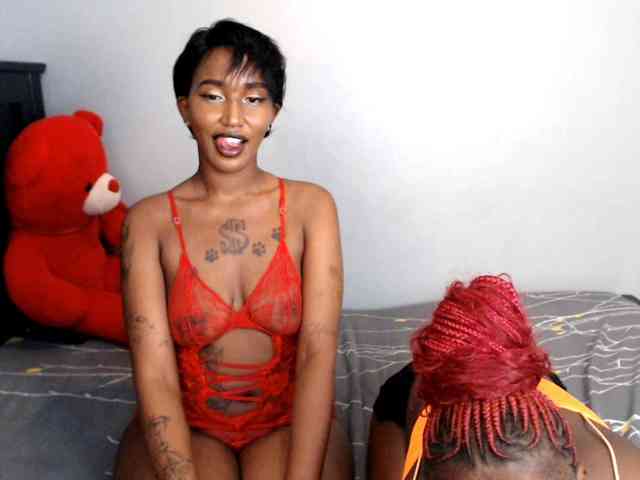 MidnightBloom webcam