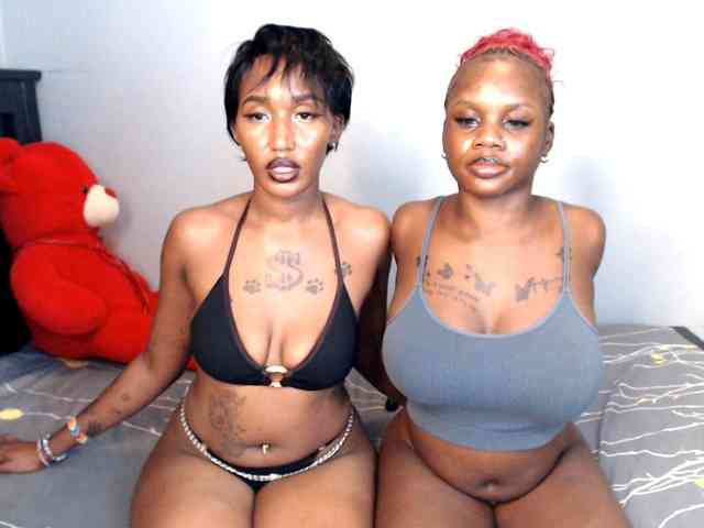 MidnightBloom webcam