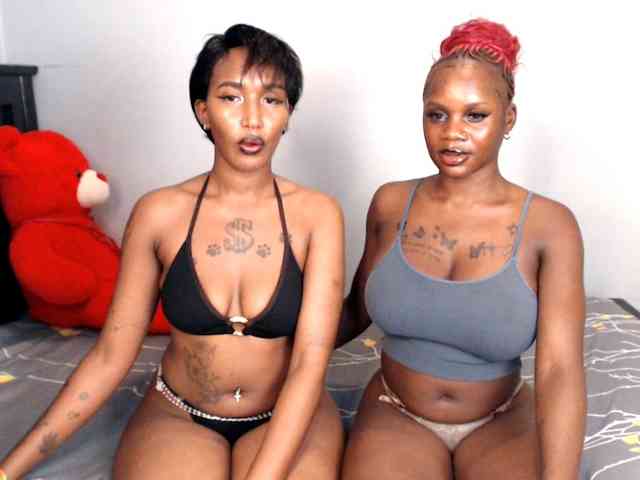 MidnightBloom webcam